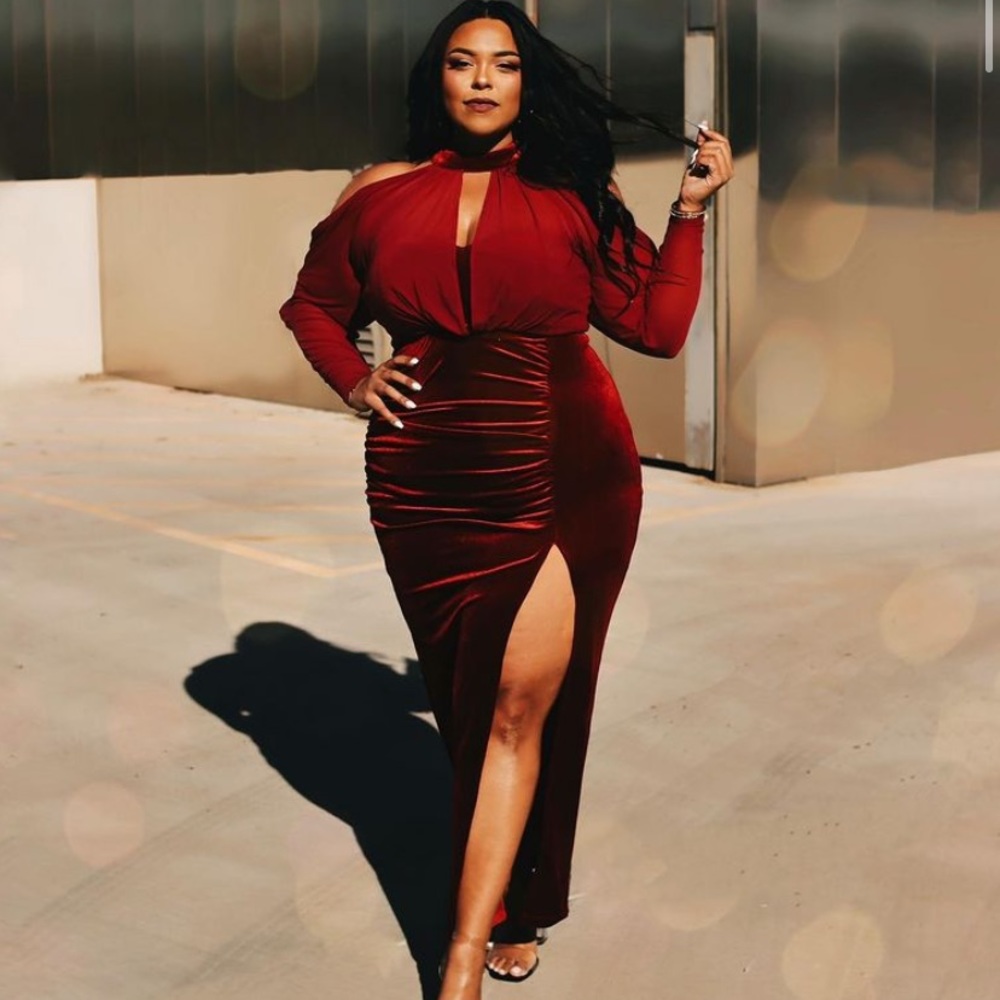 Fashion to Figure FTF x SRV Red Velvet Maxi Dress Long Sleeves Slit Size 18/20